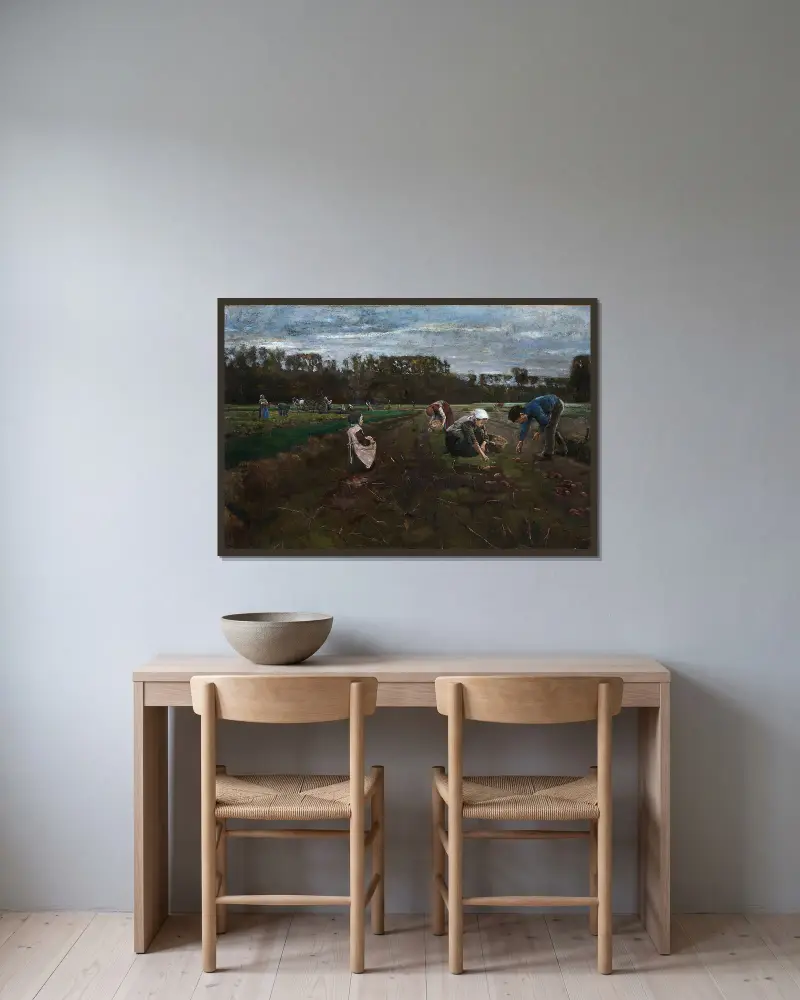 Kartoffelernte von Max Liebermann gerahmt an einer Wand