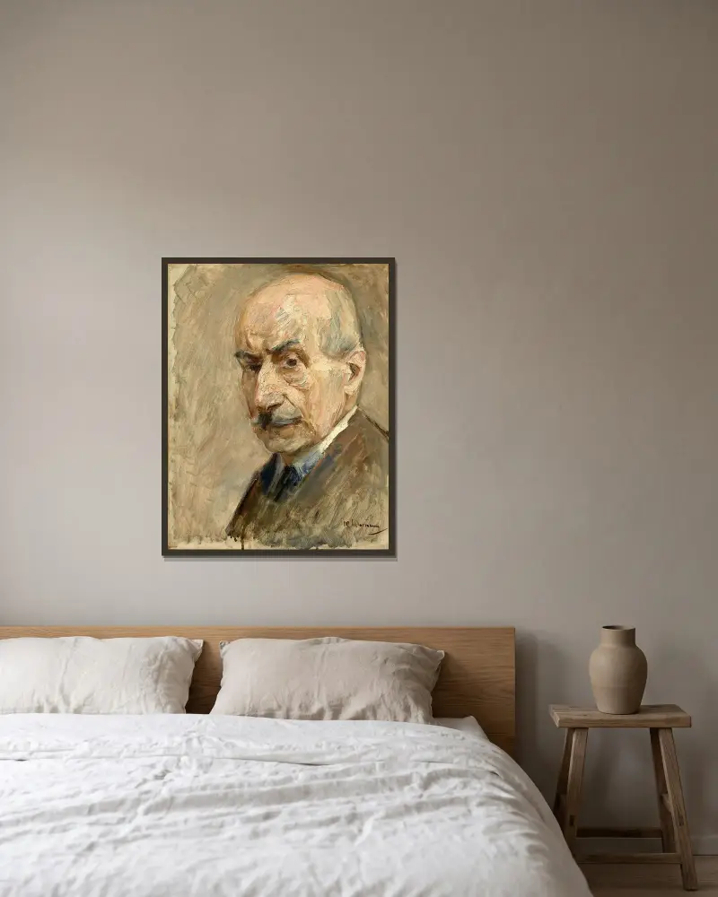 Självporträtt, byst i trekvartsprofil åt vänster av Max Liebermann inramad på en vägg