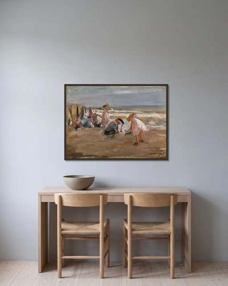 Lekande barn på stranden av Max Liebermann inramad på en vägg