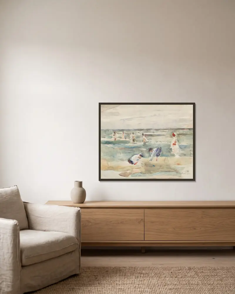 Lekande barn på stranden av Max Liebermann inramad på en vägg