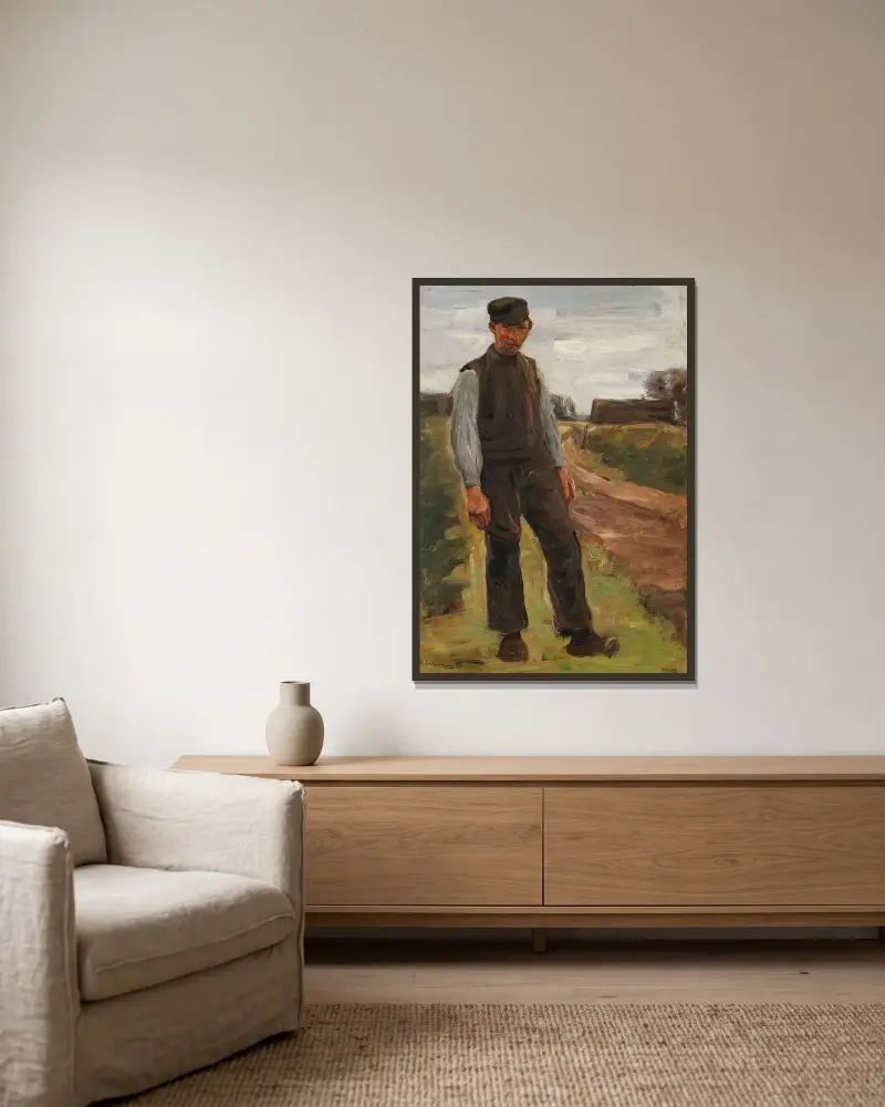 Stående bonde på en väg av Max Liebermann inramad på en vägg