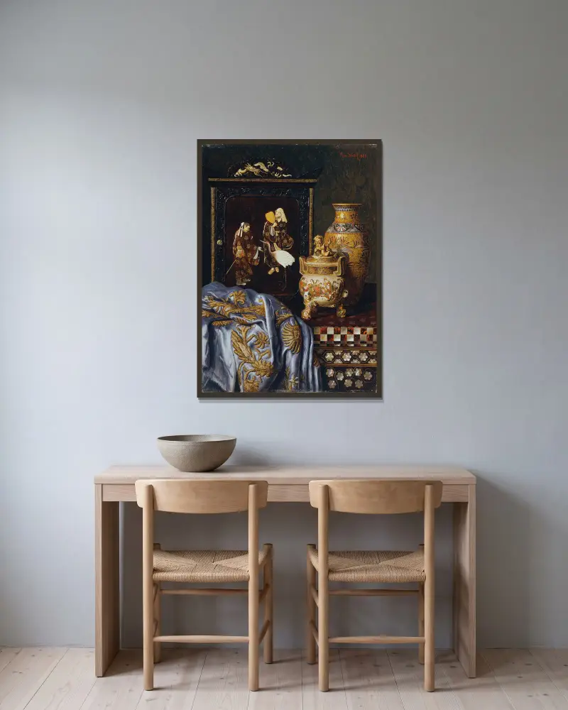 Stillleben mit japanischen Kunstgegenständen von Max Schödl gerahmt an einer Wand
