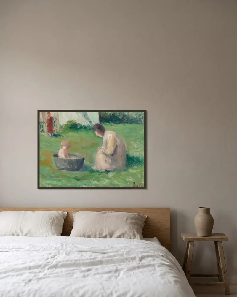 Badet av babyn av Maximilien Luce inramad på en vägg