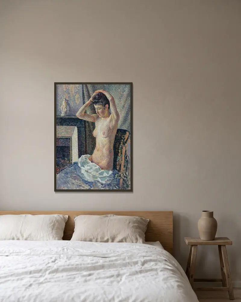 Naken kvinna som kammar sig av Maximilien Luce inramad på en vägg