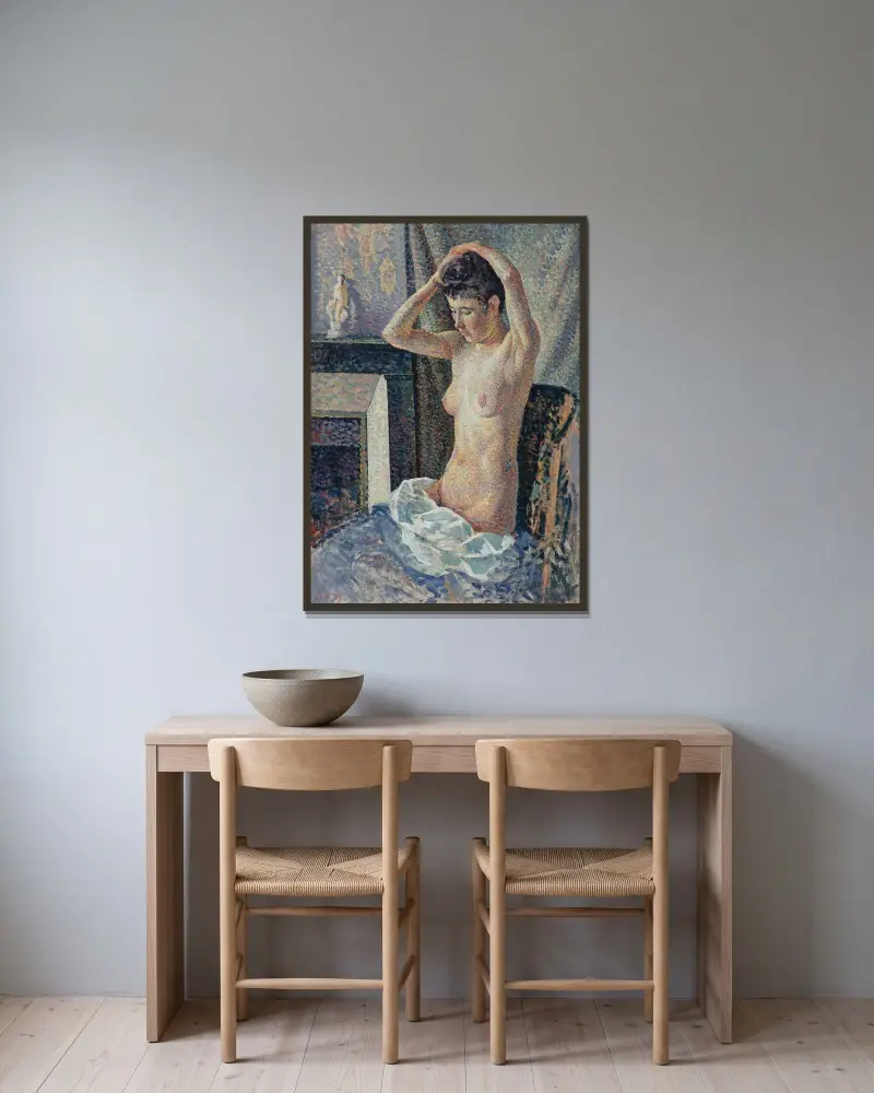 Naken kvinna som kammar sig av Maximilien Luce inramad på en vägg