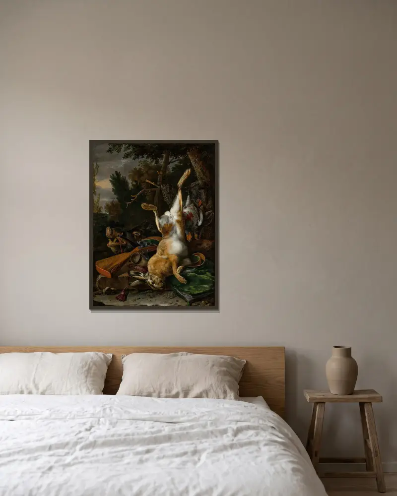 Jagdstillleben mit aufgehängtem Hasen, Wildschweinkopf und Muskete in einer Landschaft von Melchior d'Hondecoeter gerahmt an einer Wand