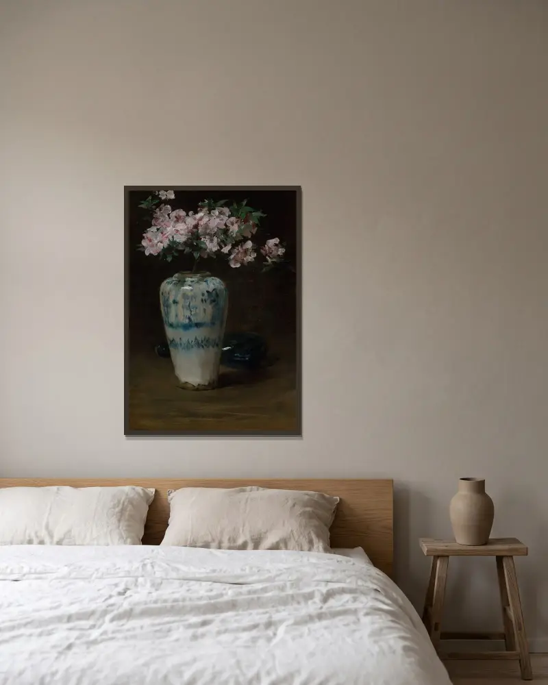 Rosa azalea, kinesisk vas av William Merritt Chase inramad på en vägg