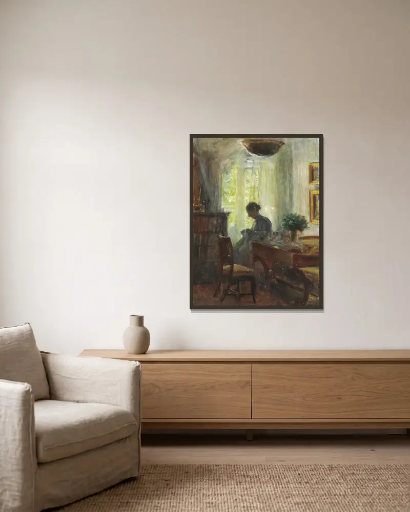 Interieur fra Kunstnerens Hjem. Fru Anna Ancher ved Sytøjet av Michael Ancher inramad på en vägg