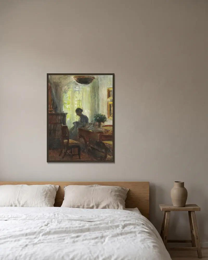 Interieur fra Kunstnerens Hjem. Fru Anna Ancher ved Sytøjet av Michael Ancher inramad på en vägg