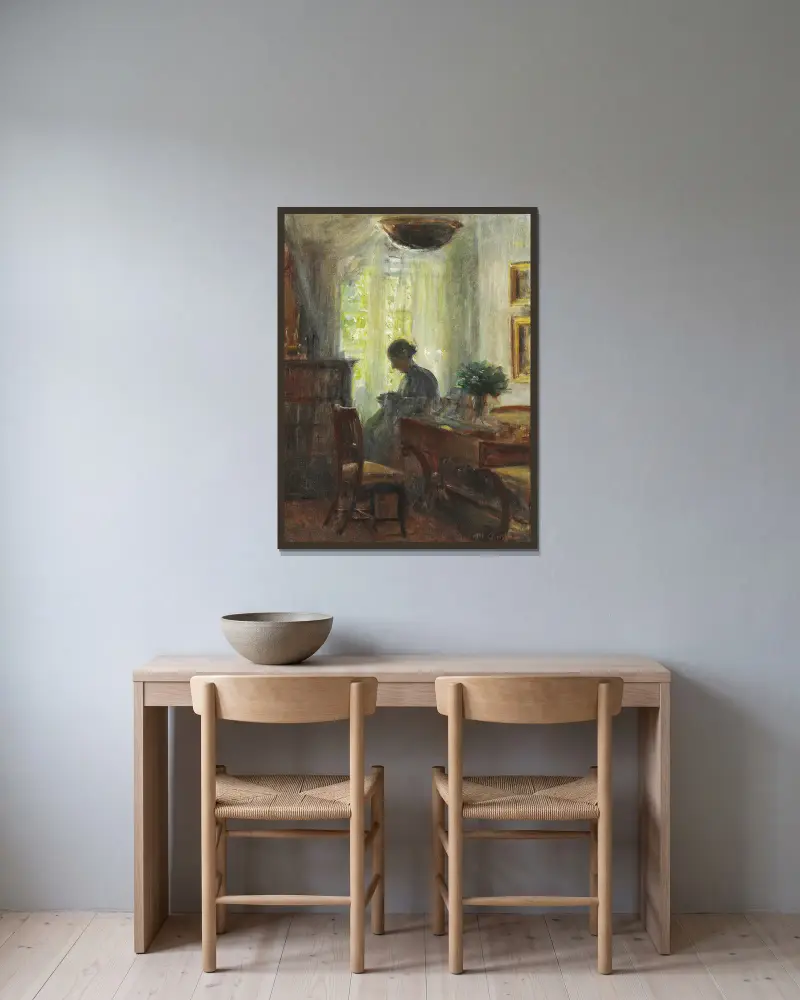 Interieur fra Kunstnerens Hjem. Fru Anna Ancher ved Sytøjet av Michael Ancher inramad på en vägg