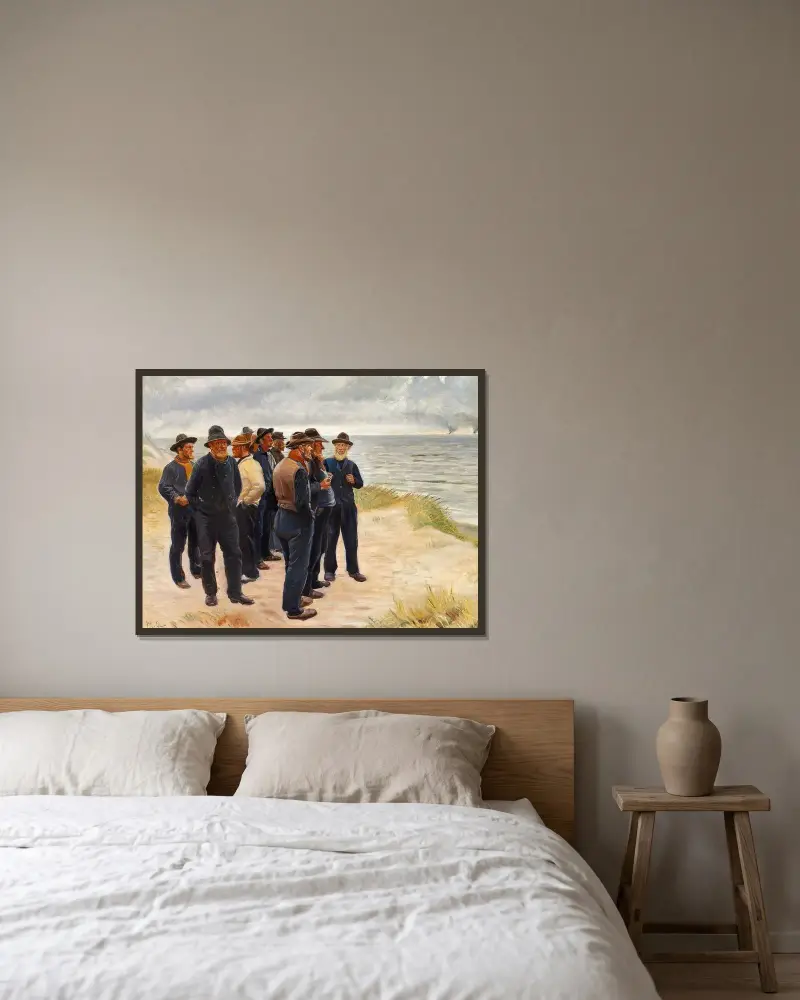 Fischer von Skagen am Strand blicken aufs Meer hinaus von Michael Ancher gerahmt an einer Wand