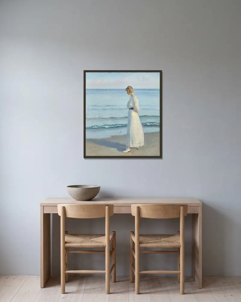 Junges Mädchen am Sønderstrand in Skagen von Michael Ancher gerahmt an einer Wand