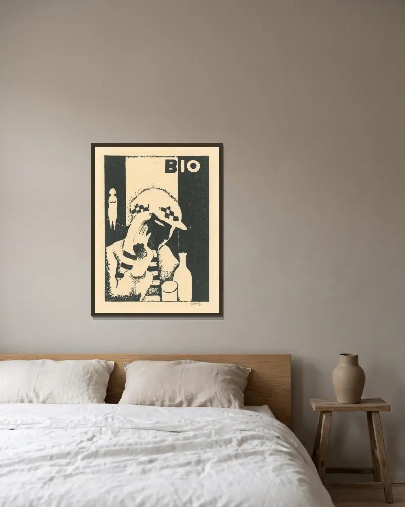 Bio av Mikuláš Galanda inramad på en vägg