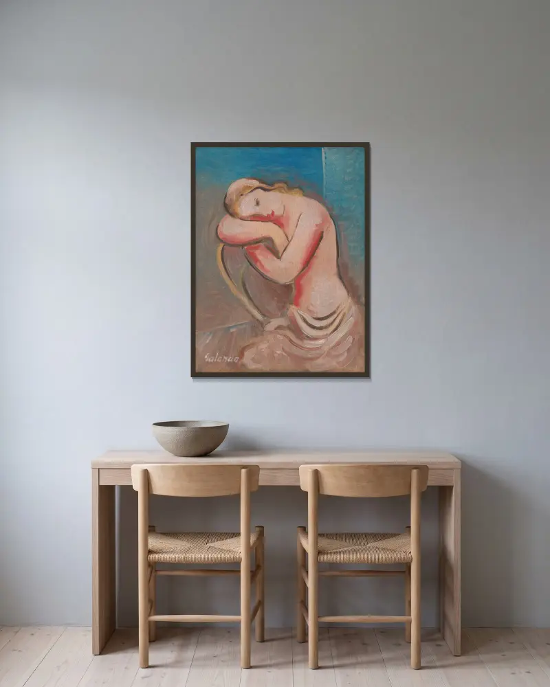 Sitzendes Modell von Mikuláš Galanda gerahmt an einer Wand