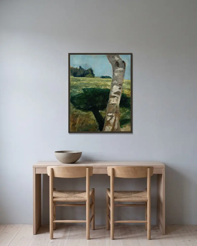 Birkenstamm von Paula Modersohn-Becker gerahmt an einer Wand