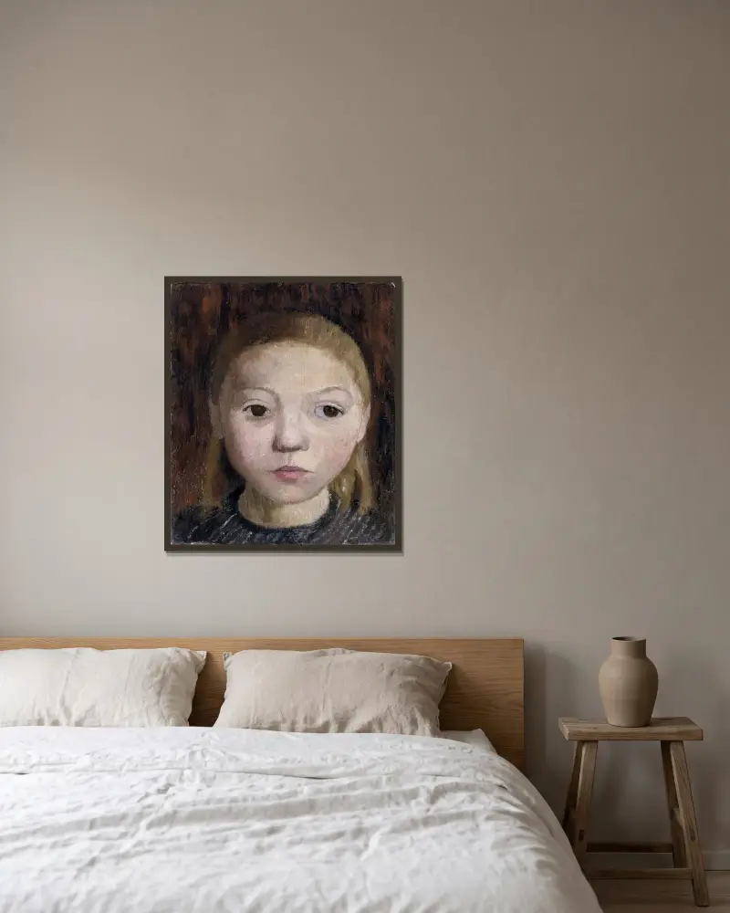 Mädchenkopf von Paula Modersohn-Becker gerahmt an einer Wand