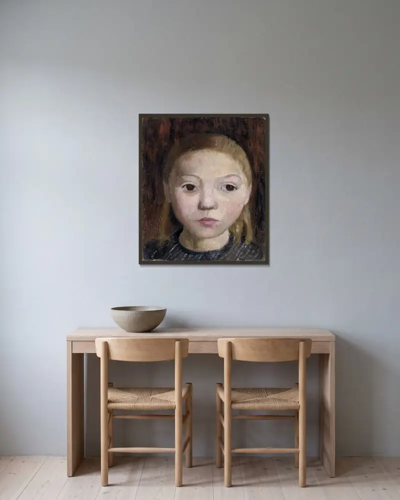 Mädchenkopf von Paula Modersohn-Becker gerahmt an einer Wand