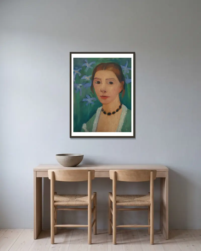 Self-portrait in front of a green background with a blue iris av Paula Modersohn-Becker inramad på en vägg