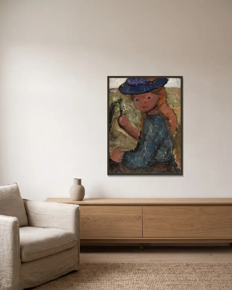 Sitzendes Mädchen mit blauem Hut und Blume in der rechten Hand av Paula Modersohn-Becker inramad på en vägg