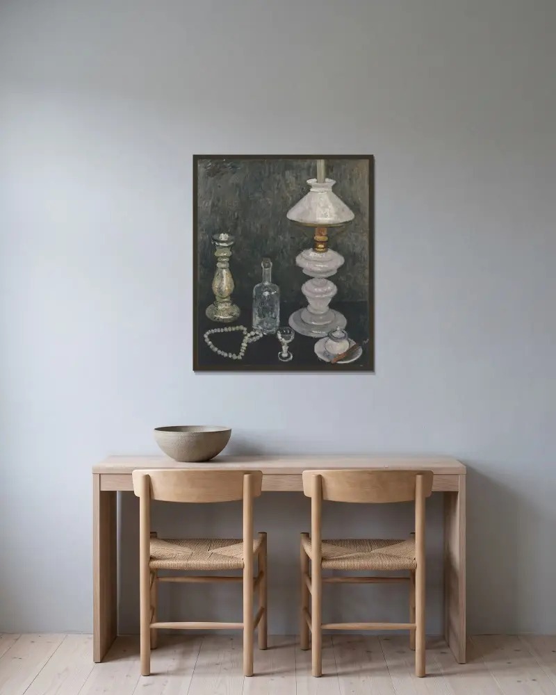 Stillleben mit Gaslampe von Paula Modersohn-Becker gerahmt an einer Wand