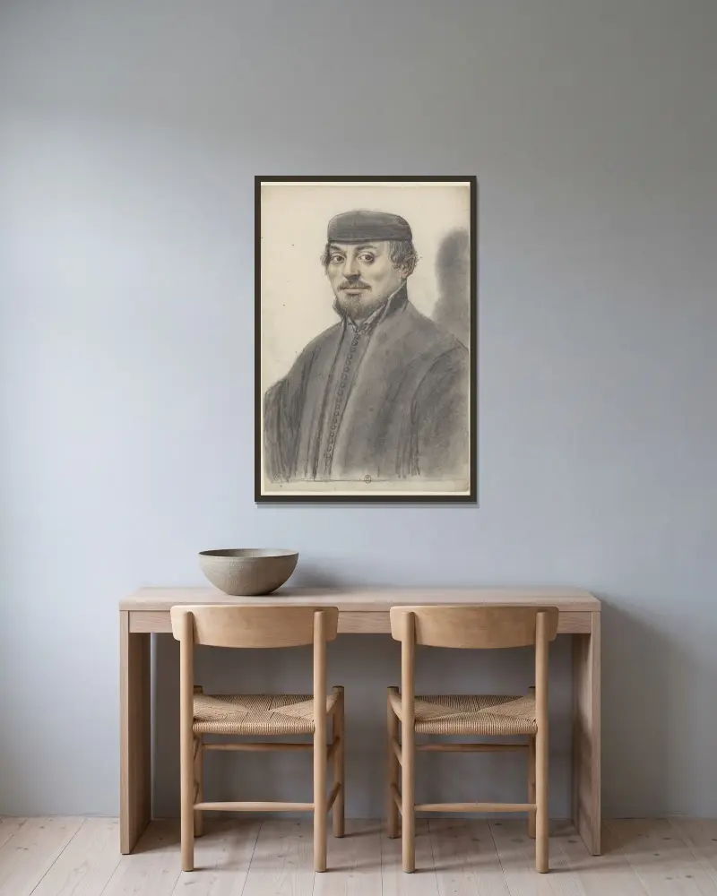 Man med kort skägg och mustasch, bärande svart mössa, tre fjärdedels vy mot vänster av Nicolas Lagneau inramad på en vägg