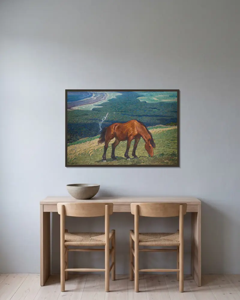 Weidendes Pferd von Nils Kreuger gerahmt an einer Wand