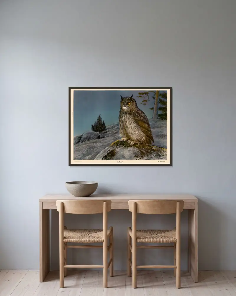 Uhu von Nils Tirén gerahmt an einer Wand