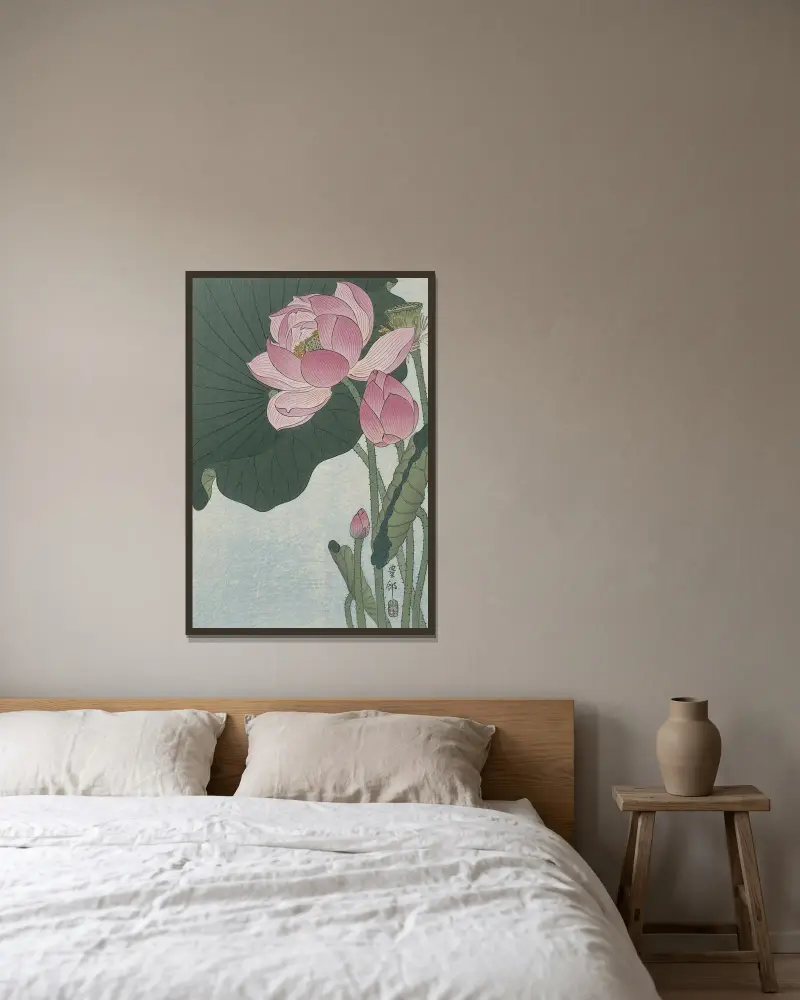 Kvetoucí lotosové květy, Ohara Koson v rámu na stěně