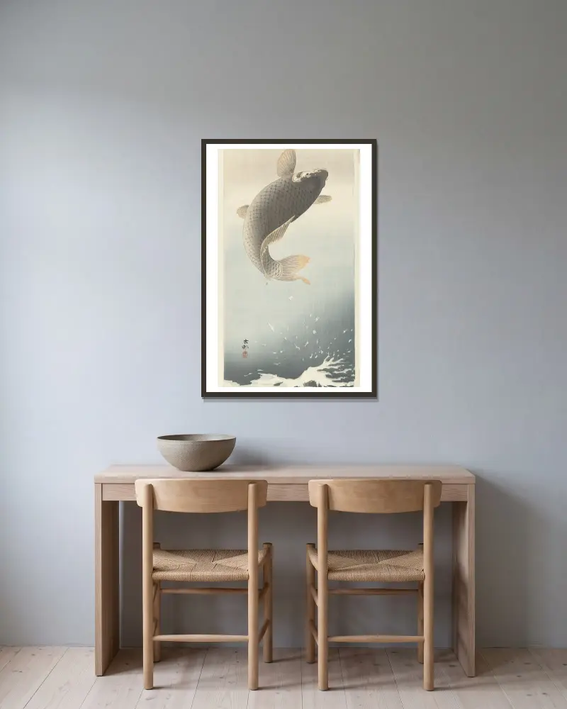 Karpfen von Ohara Koson gerahmt an einer Wand
