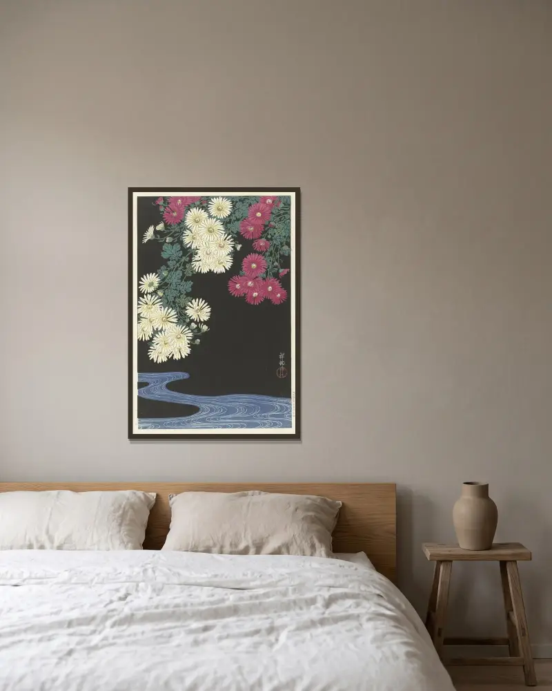 Chryzantémy a tekoucí voda, Ohara Koson v rámu na stěně