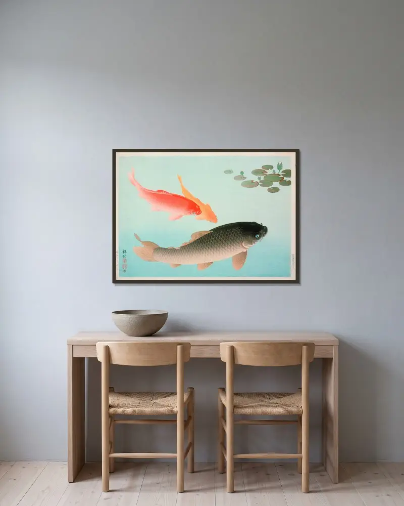 Obyčejný a zlatý kapr, Ohara Koson v rámu na stěně