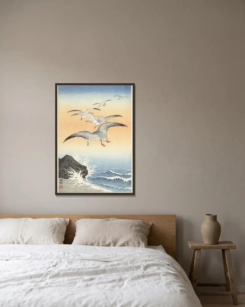 Five seagulls above turbulent sea av Ohara Koson inramad på en vägg
