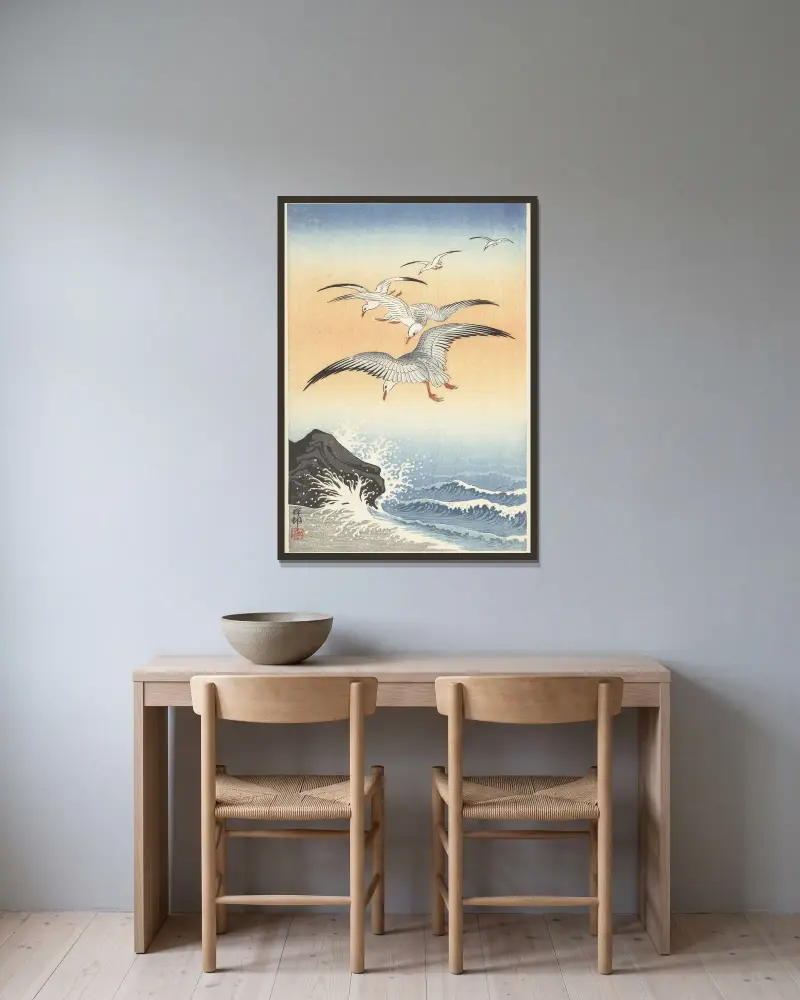 Five seagulls above turbulent sea av Ohara Koson inramad på en vägg