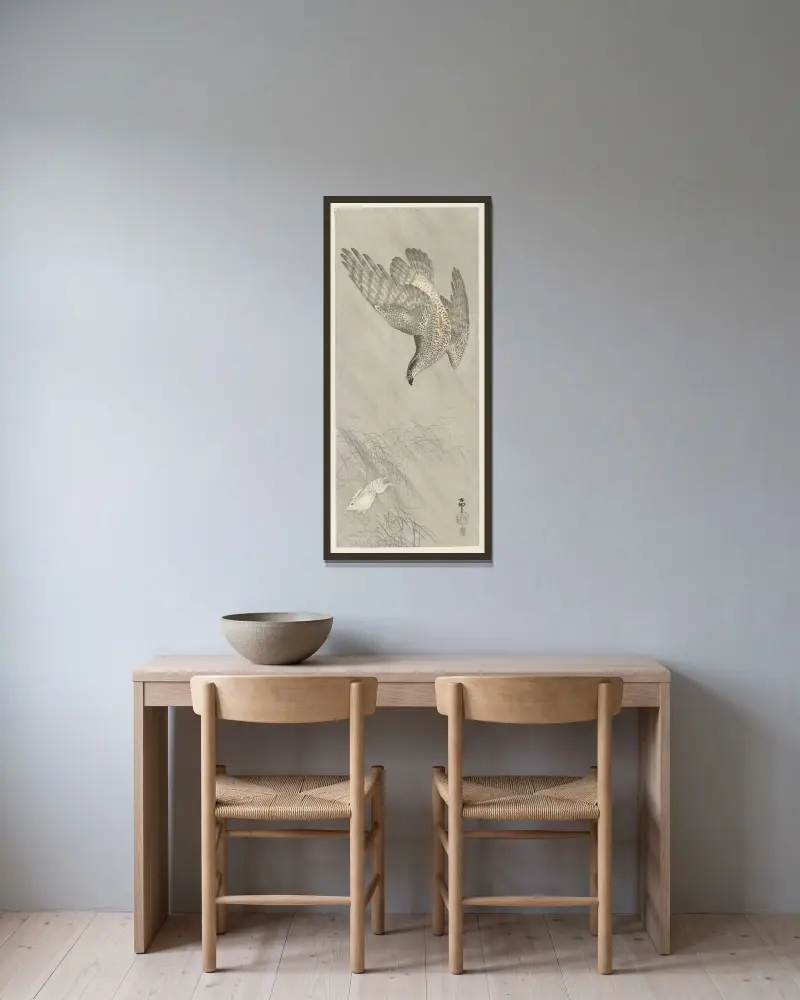 Jestřáb lovící zajíce, Ohara Koson v rámu na stěně