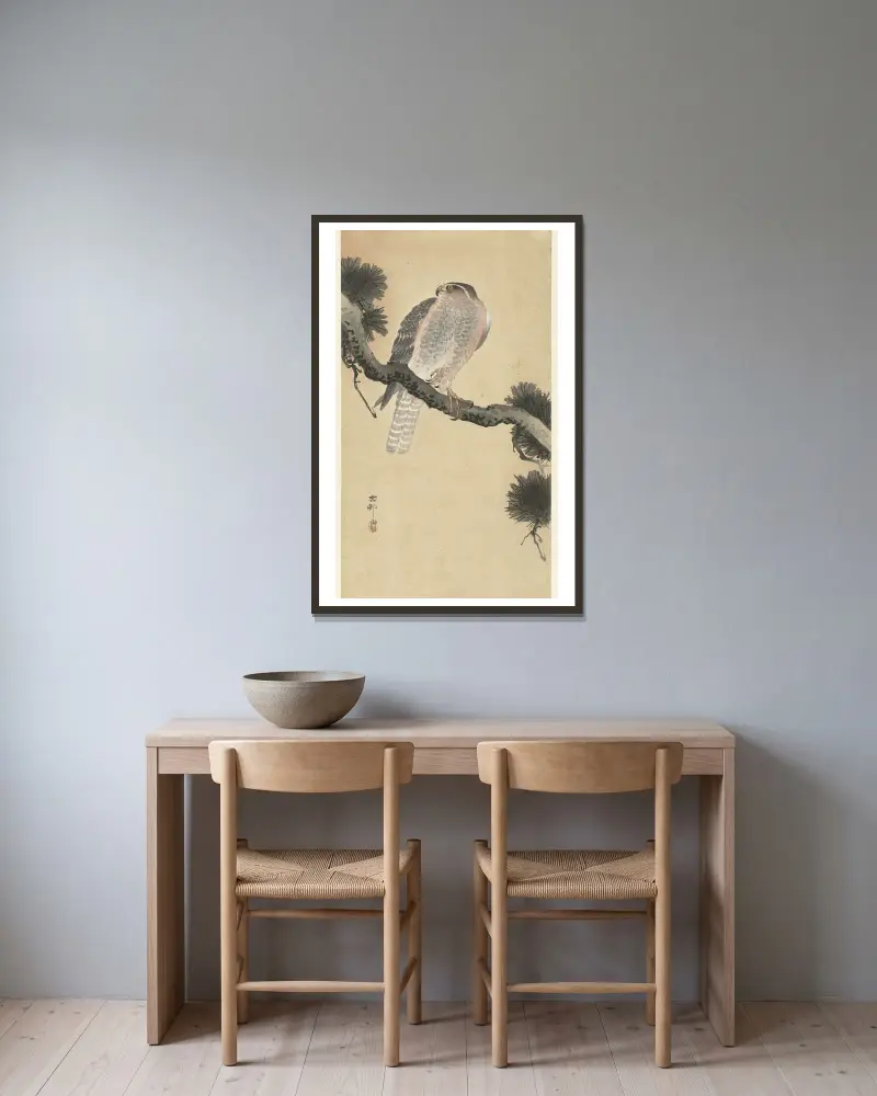 Falke auf Kiefernzweig von Ohara Koson gerahmt an einer Wand