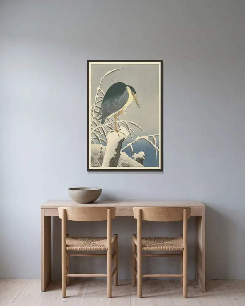Reiher im Schnee von Ohara Koson gerahmt an einer Wand
