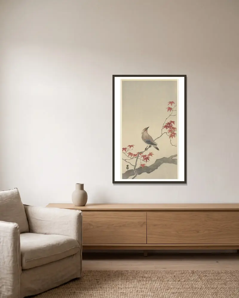 Japanese waxwing on maple av Ohara Koson inramad på en vägg