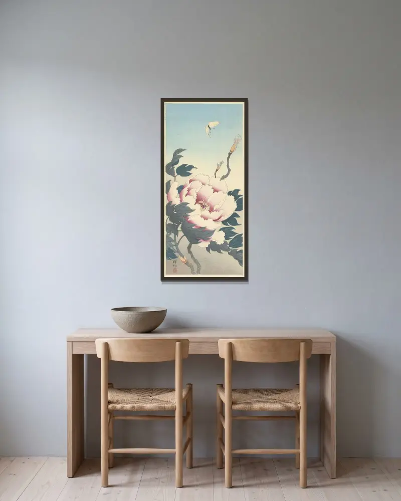 Pivoňka s motýlem, Ohara Koson v rámu na stěně