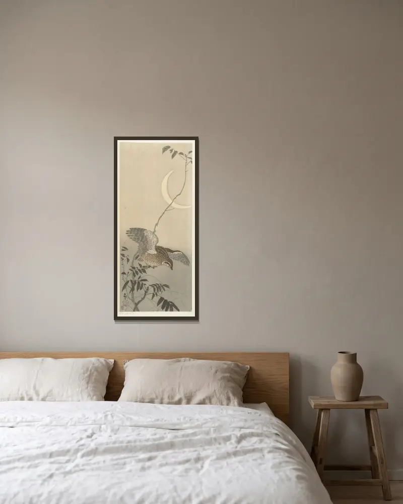 Křepelka pod srpkem měsíce, Ohara Koson v rámu na stěně