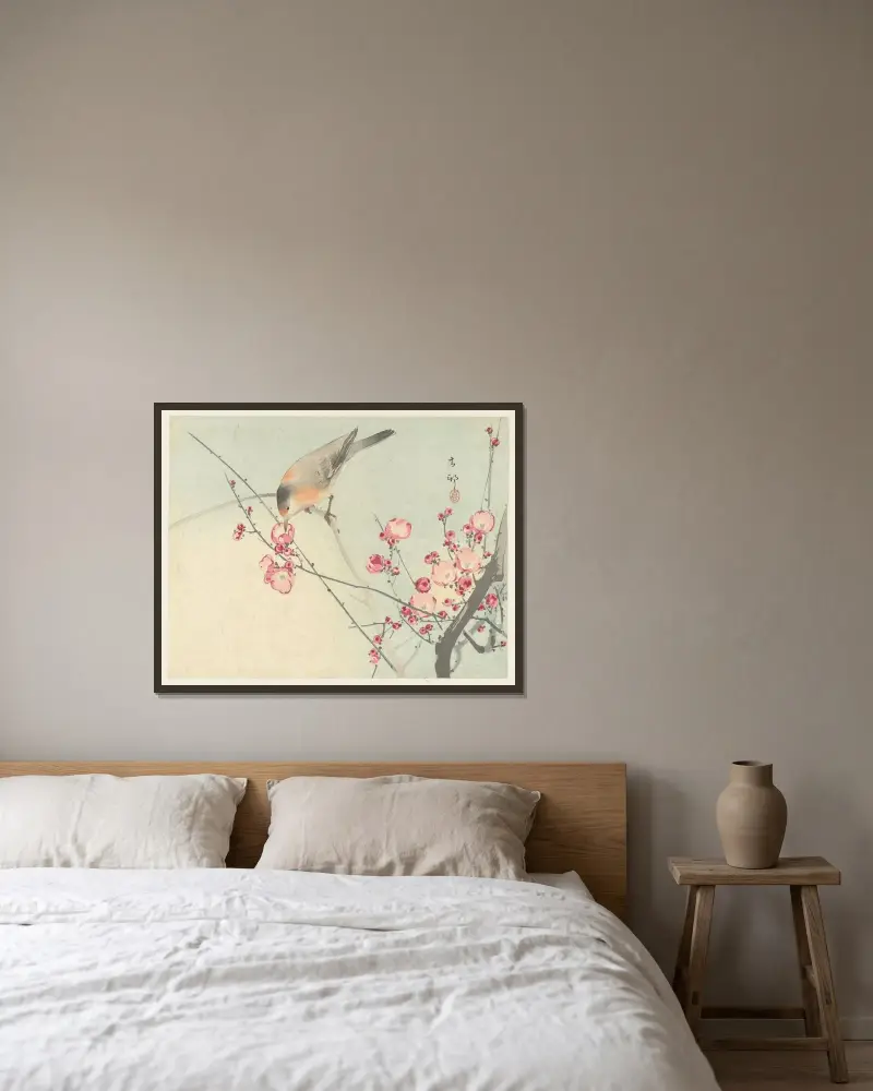 Zpěvný ptáček na kvetoucí větvi, Ohara Koson v rámu na stěně