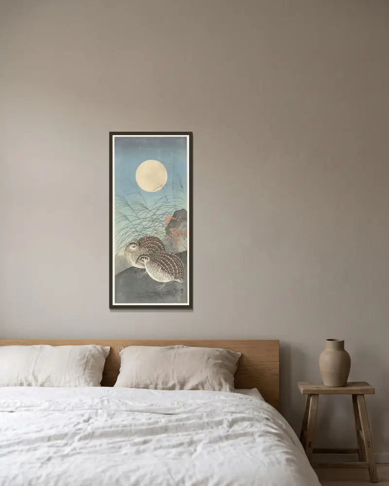 Dvě křepelky za úplňku, Ohara Koson v rámu na stěně