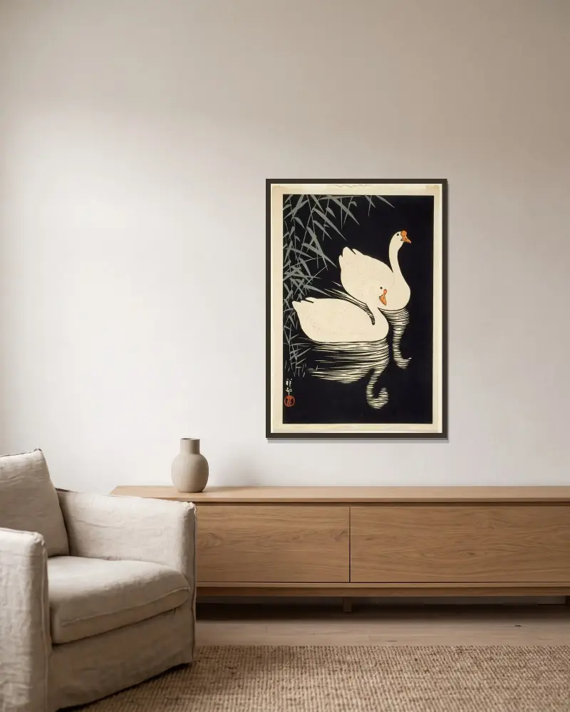 Bílé čínské husy plující u rákosí, Ohara Koson v rámu na stěně