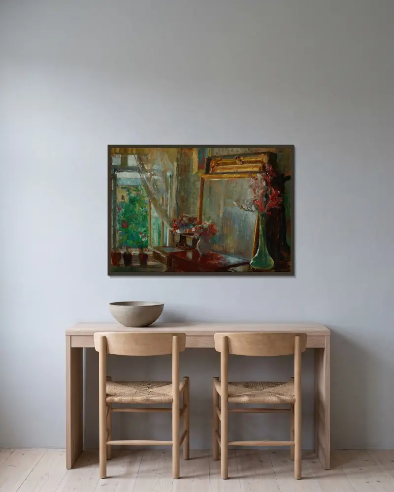 Interiér – umělcův ateliér v Krakově, Olga Boznanska v rámu na stěně