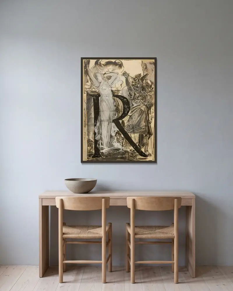 Verzierte Initiale R von Luc-Olivier Merson gerahmt an einer Wand