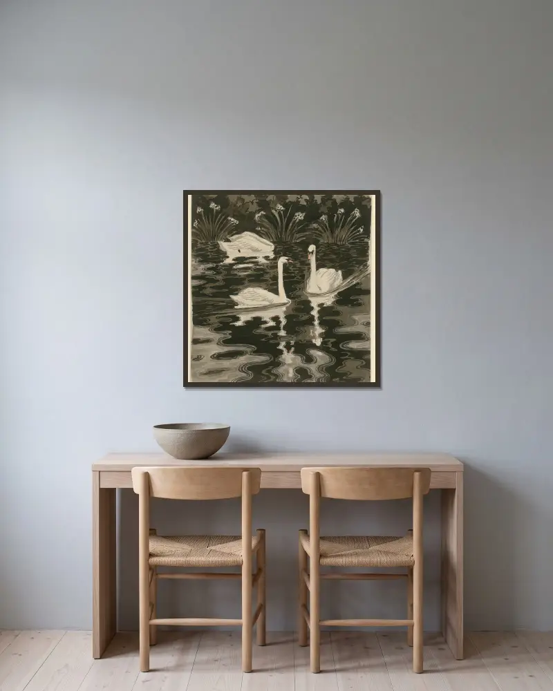 Drei Schwäne auf dunklem Gewässer, 1895 – Nr. 2 von Otto Eckmann gerahmt an einer Wand