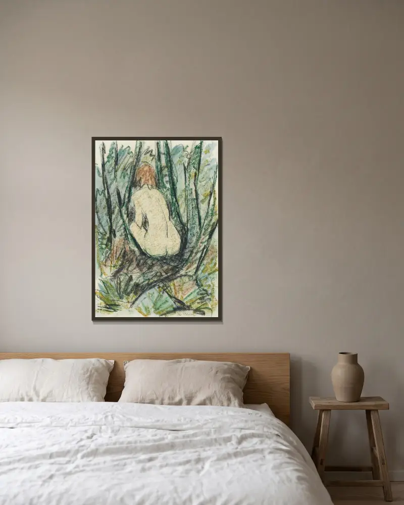 Sitzender Rückenakt im Wald von Otto Mueller gerahmt an einer Wand
