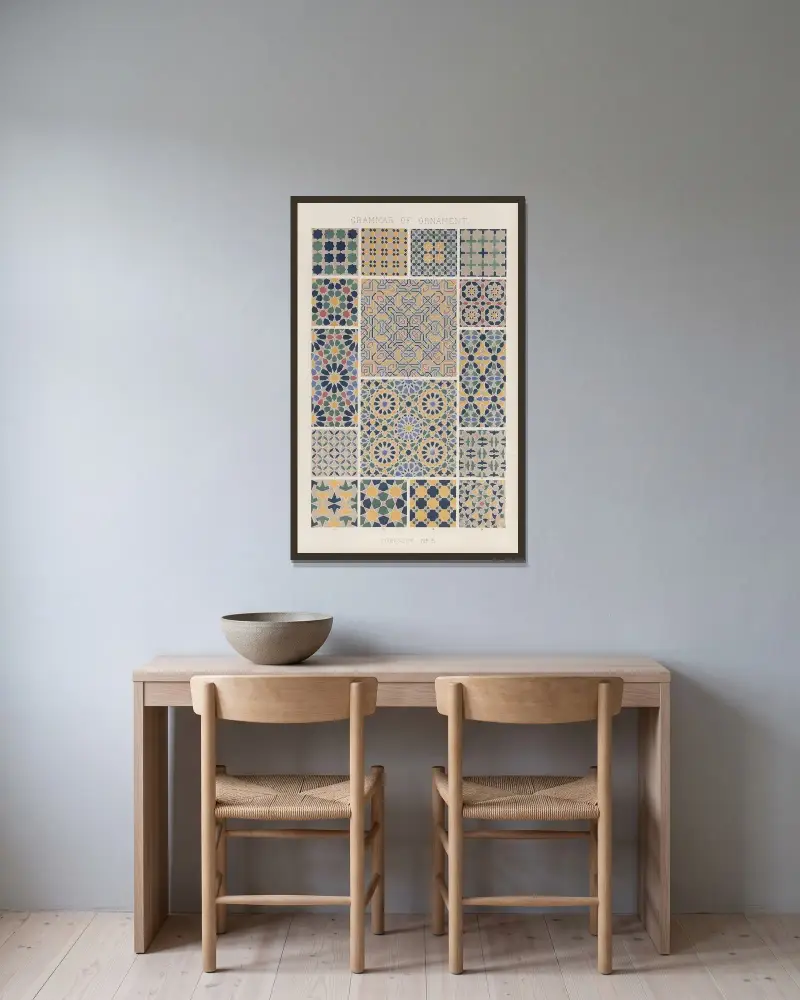 Moresque No. 5 av Owen Jones inramad på en vägg