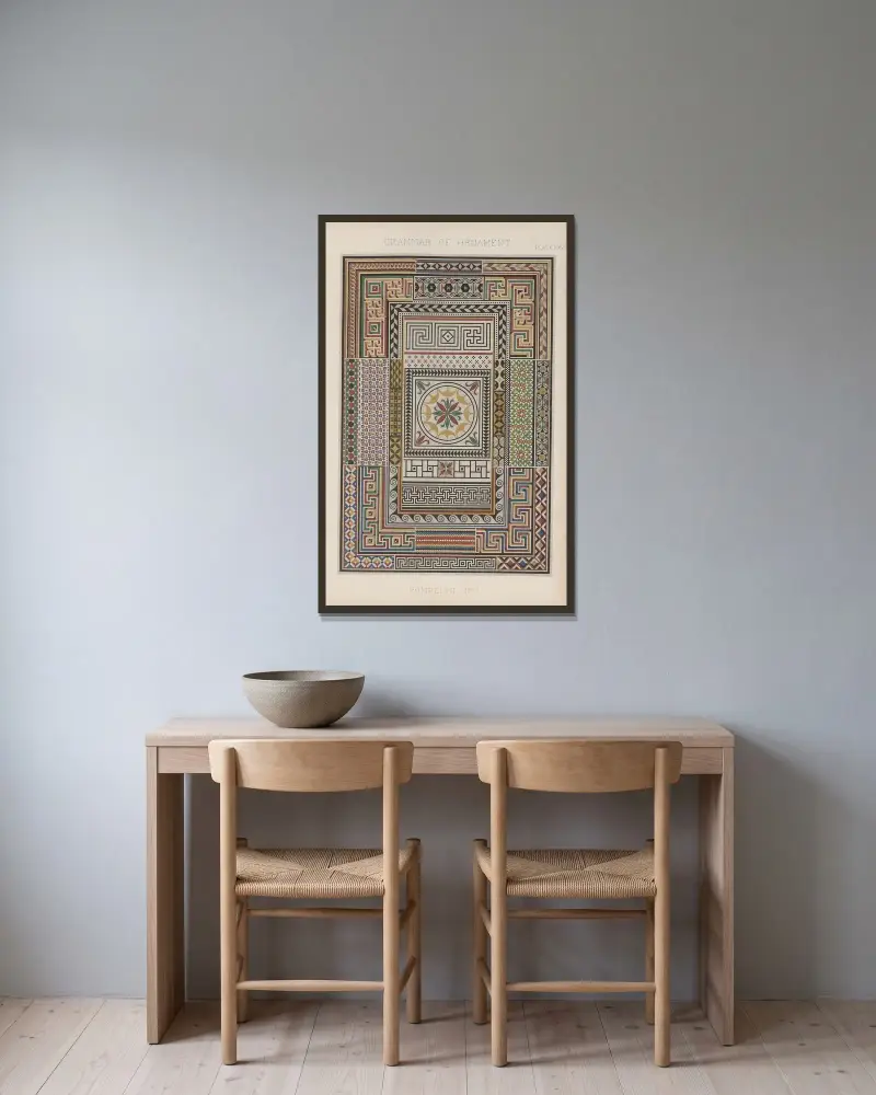 Pompeian No. 3 av Owen Jones inramad på en vägg
