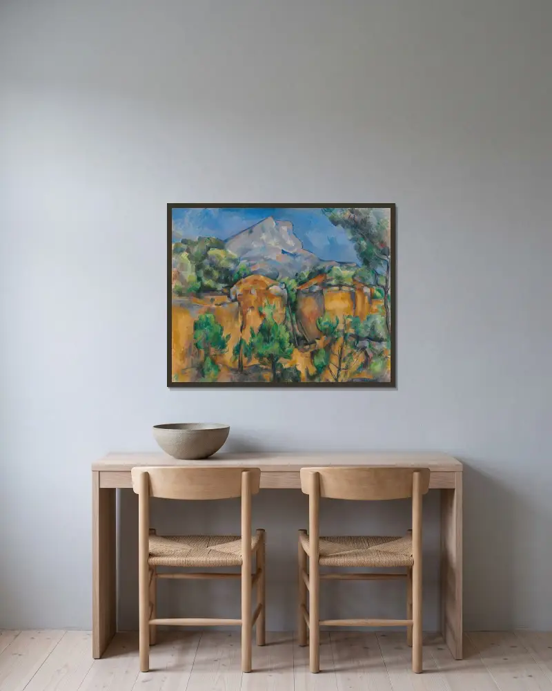 La Montagne Sainte-Victoire vue de la carrière Bibémus av Paul Cézanne inramad på en vägg