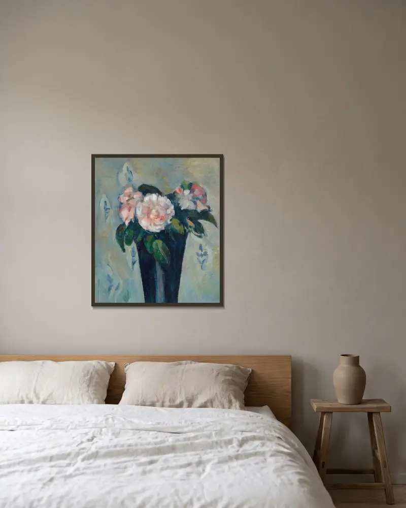 Le vase bleu sombre av Paul Cézanne inramad på en vägg